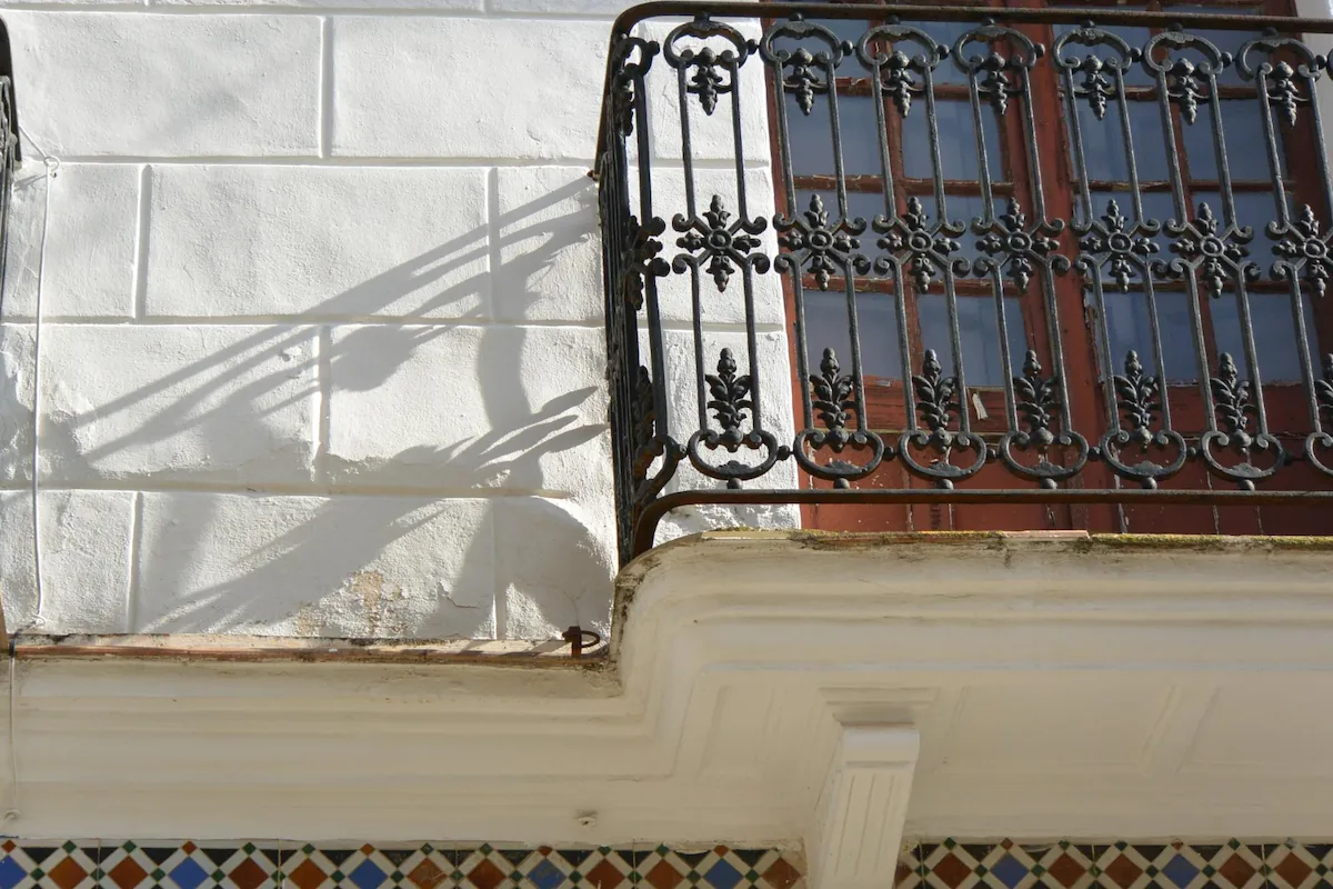 Model Balkon Industrial Tradisional